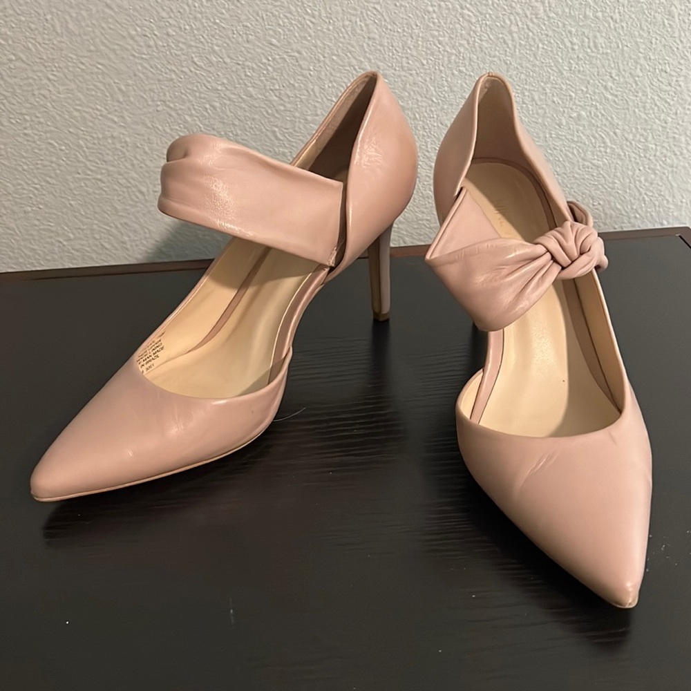Pale pink heels with knot detail